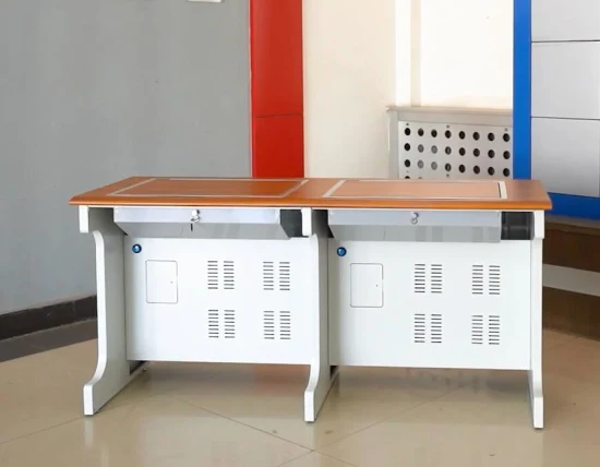 Mesa de escritorio para computadora con tapa abatible para aula multimedia de acero audiovisual Asientos para tres personas